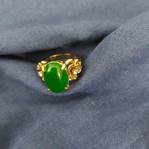 Green and gold stone ring